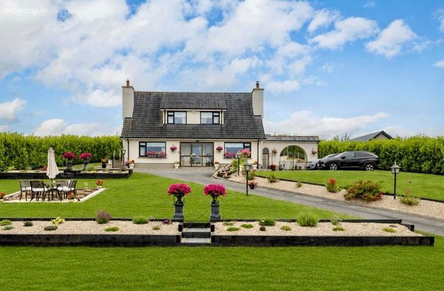 Vanbille House, Kilpipe, Tinahely, Aughrim, Co. Wicklow - Click to view photos