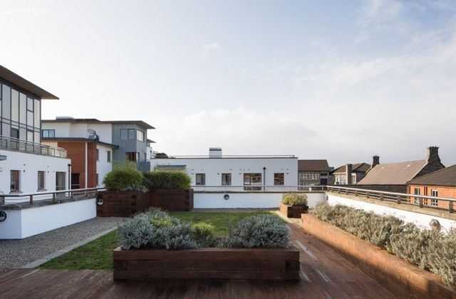 Kingscourt, Smithfield, Dublin 7 - Click to view photos