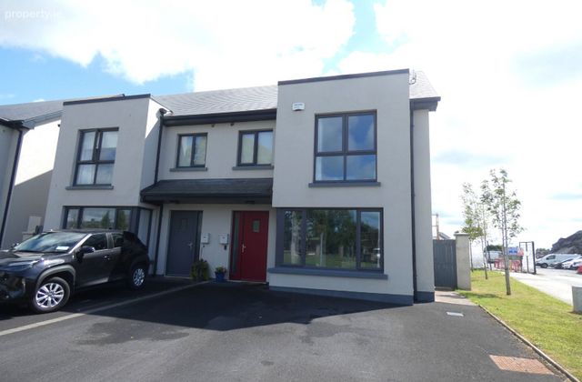 1 Curate's Court, Roslevan, Ennis, Co. Clare - Click to view photos