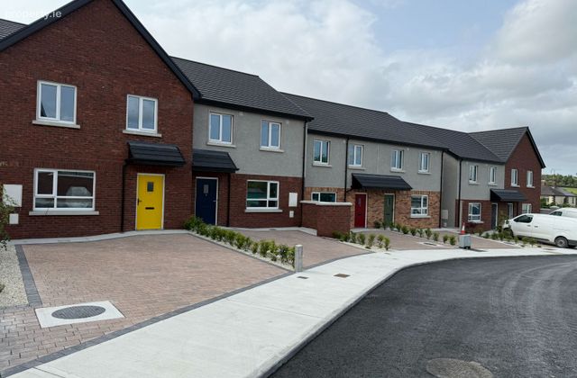 20 Sean-ghaird&iacute;n&iacute;, Mullinary Street, Carrickmacross, Co. Monaghan - Click to view photos
