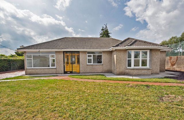 Toomard, Sarsfield Street, Abbeyside, Dungarvan, Co. Waterford - Click to view photos