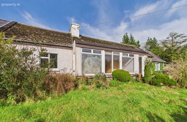 The Old Farmhouse, Minard West, Lispole, Doonmanagh, Co. Kerry - Click to view photos