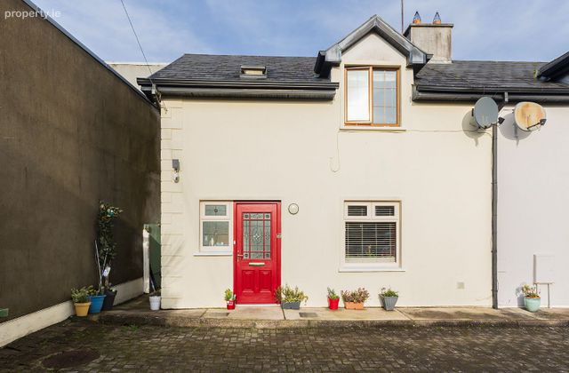 6 Riordan's Lane, Midleton, Co. Cork - Click to view photos