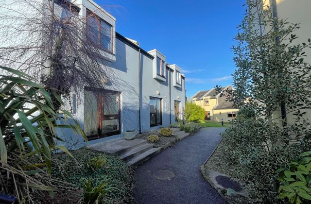 6 Carleton Village, Golf Links Road, Youghal, Co. Cork - Click to view photos