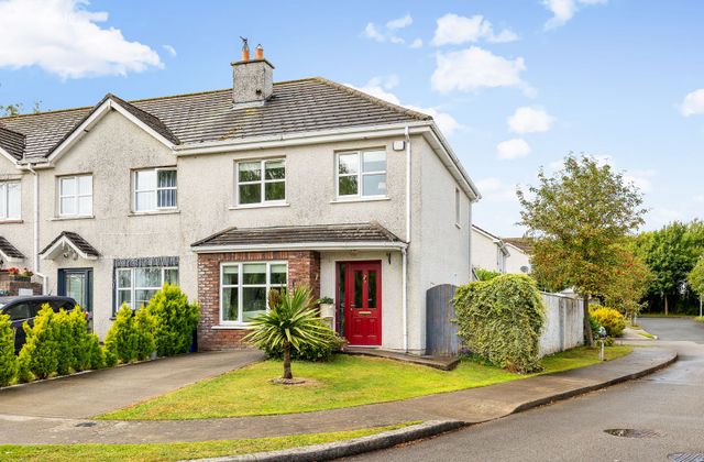 22 Derrybeg, Edenderry, Co. Offaly - Click to view photos