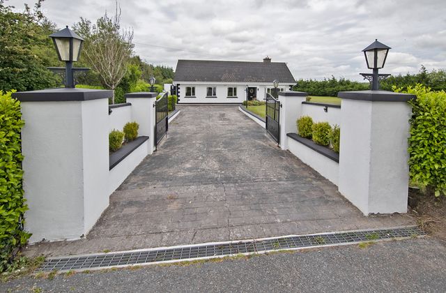 Ballynatray Commons, Lackaroe, Lackaroe, Co. Waterford - Click to view photos