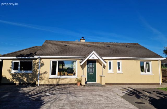 13 Coolmagort Avenue, Beaufort, Co. Kerry - Click to view photos