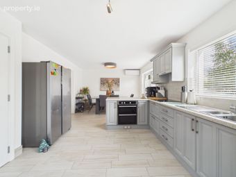 7 Oak Drive, Green Hill Village, Carrick-on-Suir, Co. Tipperary - Image 5