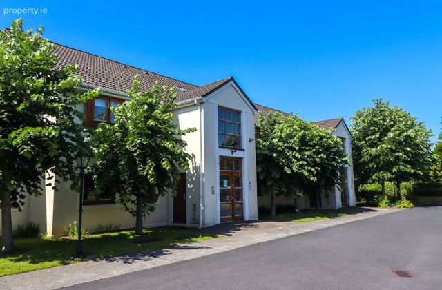 Apartment 11, Ashleigh Court, Castleknock, Dublin 15 - Click to view photos