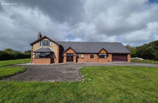 Knockaclogher, Ballyroe, The Spa, Co. Kerry - Click to view photos