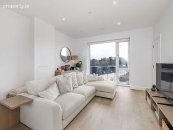 32 Woodbrook Court, Dublin Road, Shankill, Dublin 18 - Image 2
