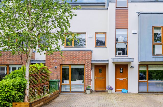 23 Lissadel Wood, Malahide, Co. Dublin - Click to view photos