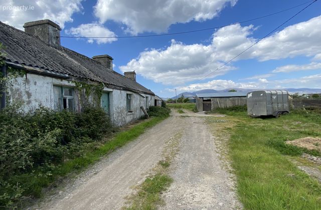 Nan's Cottage, Tullig, Killorglin, Co. Kerry - Click to view photos