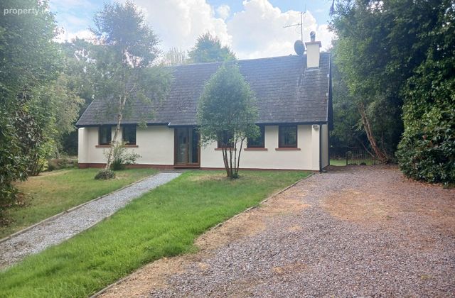 Carragh Village, Killorglin, Caragh Lake, Co. Kerry - Click to view photos