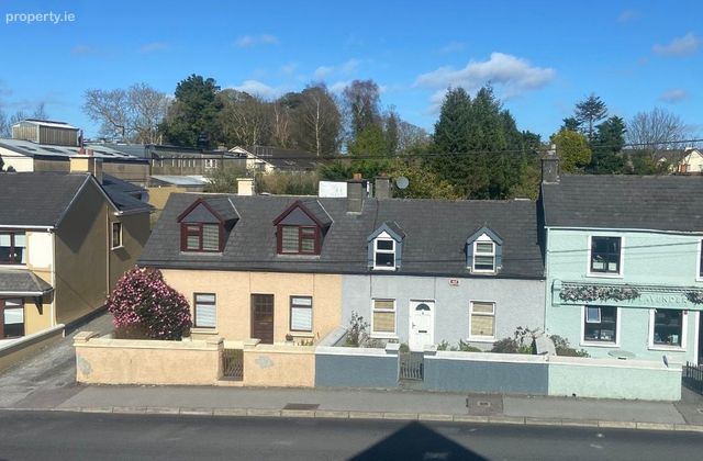 6 Fair Hill Cottages, Fair Hill, Killarney, Co. Kerry - Click to view photos