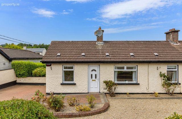 33 New Vale Cottages, Shankill, Co Dublin, Shankill, Dublin 18 - Click to view photos