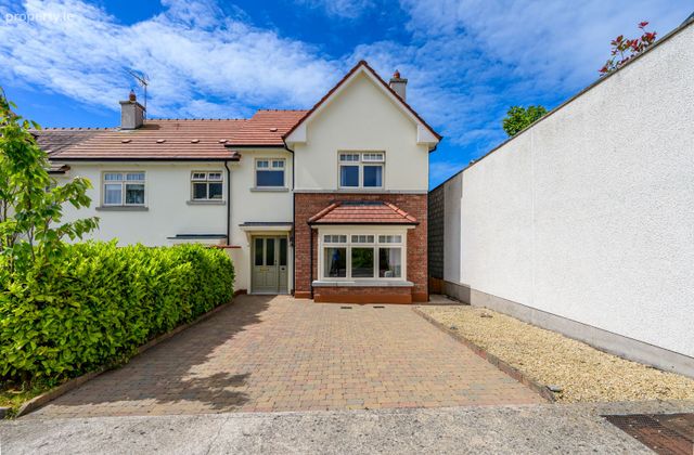24 Holly Vale, Forest Hill, Carrigaline, Co. Cork - Click to view photos