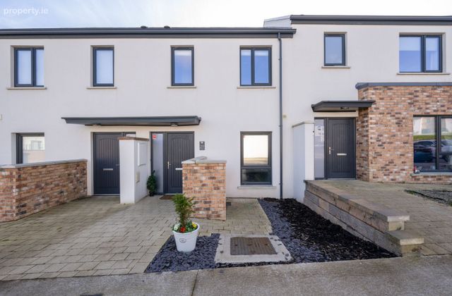 29 Beechwood Grove, Cluain Ard, Cobh, Co. Cork - Click to view photos