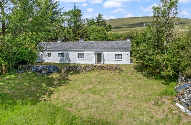 Largynaseeragh, Glencolmcille, Co. Donegal, Stravally, Co. Donegal - Click to view photos