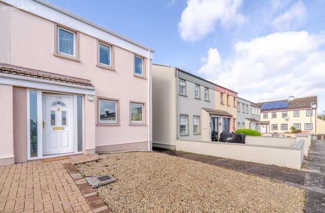 113 Springfield Court, Castlebar, Castlebar, Co. Mayo - Click to view photos