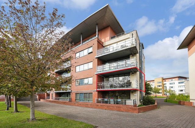 52 The Oval, Tullyvale, Cabinteely, Dublin 18, Cabinteely, Dublin 18 - Click to view photos