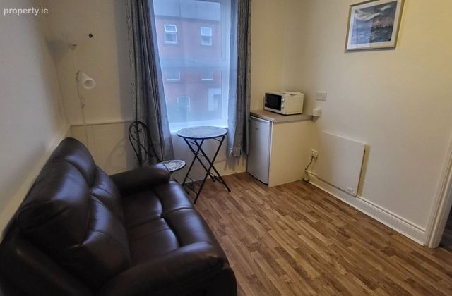 Flat 4, 31 Cabra Park, Phibsborough, Dublin 7 - Click to view photos
