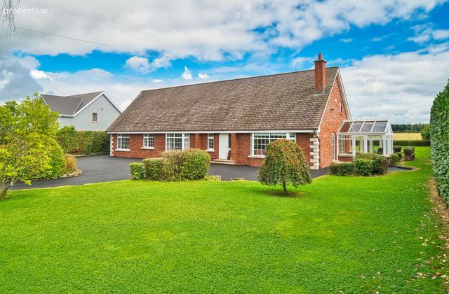 Ashleaf, Brownstown, Newcastle, Co. Dublin - Click to view photos