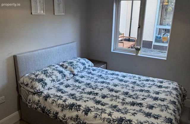 Ellensborough Rise, Kiltipper, Dublin 24 - Click to view photos