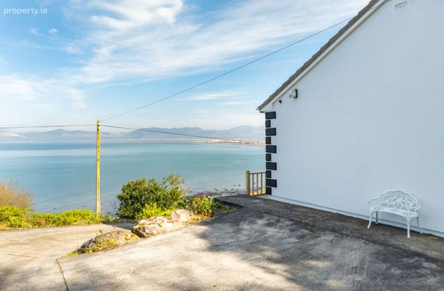 Cliff Road, Rossbeigh, Glenbeigh, Co. Kerry - Click to view photos