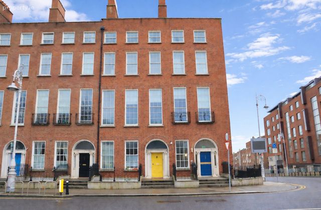 Apartment 17, 52 Mountjoy Square South, Dublin 1 - Click to view photos