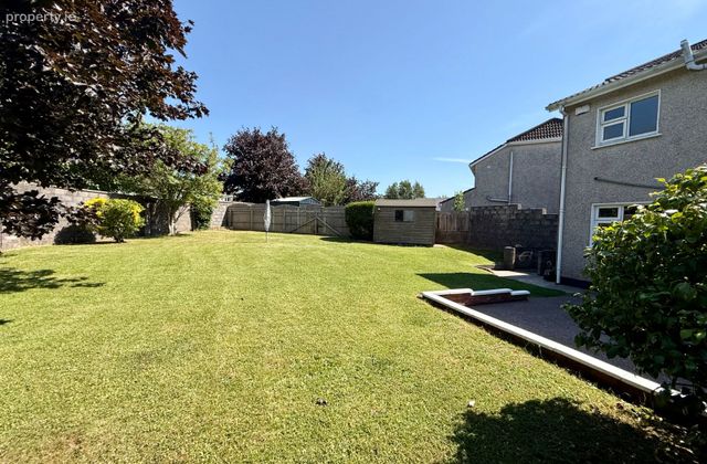 17 The Oaks, Bridgemount, Carrigaline, Co. Cork - Click to view photos