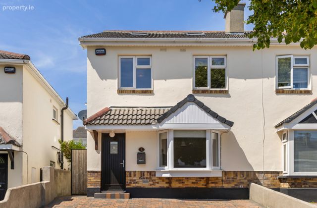 8 Sandyford Hall Grove, Dublin 18, Leopardstown, Dublin 18 - Click to view photos