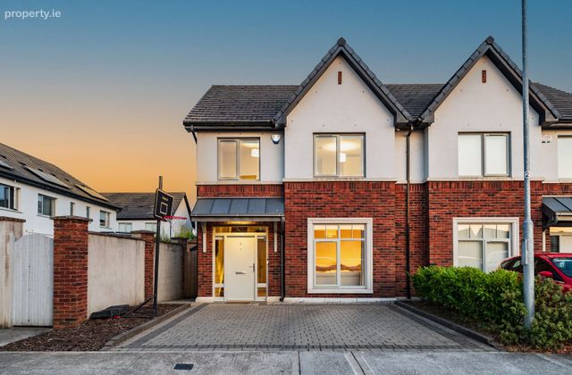 7 The Stables, Castle Farm, Naas, Co. Kildare - Click to view photos
