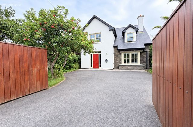 Applewood, Croaghta Park, Glasheen, Co. Cork - Click to view photos