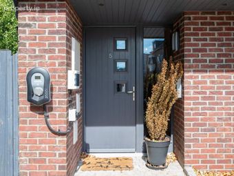 5 The Mews, Station Manor, Portmarnock, Co. Dublin - Image 2