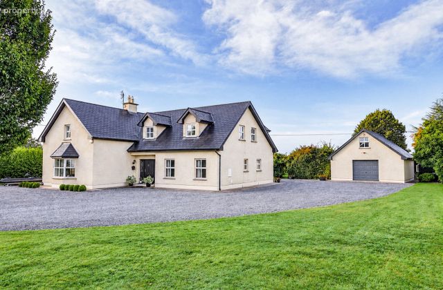 Brown's Lane, Beakstown, Thurles, Co. Tipperary, Thurles, Co. Tipperary - Click to view photos