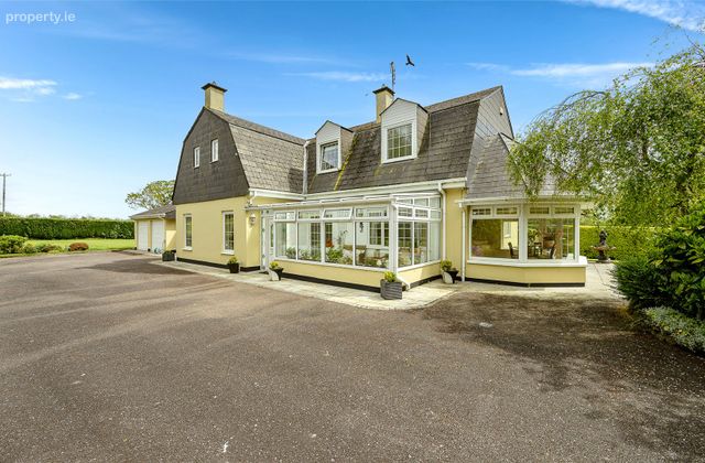 Bracken House, Monees, Maryborough Hill, Douglas, Cork, Douglas, Co. Cork - Click to view photos