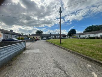 8 Laburnum Square, Drogheda, Co. Louth - Image 4