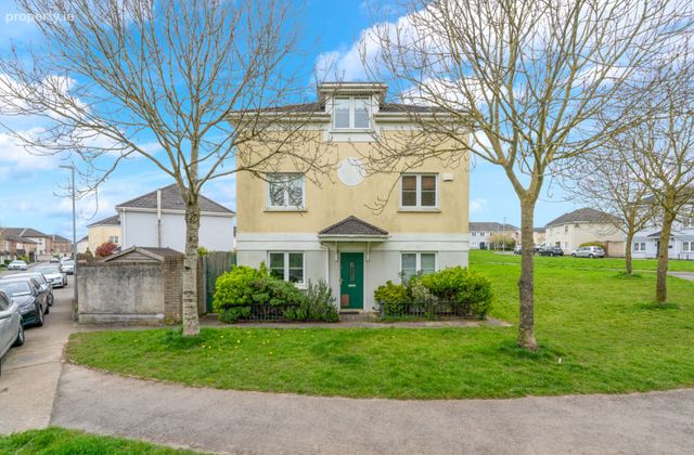 15 Rathmore Crescent, Tyrrelstown, Dublin 15 - Click to view photos