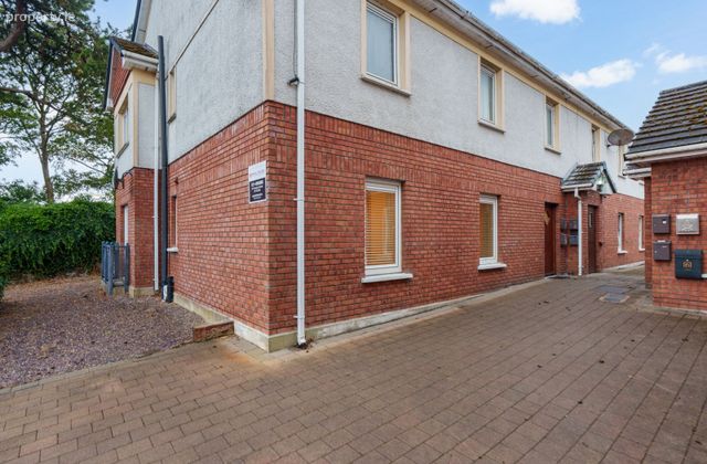9 Bowling Court, Mallow, Co. Cork - Click to view photos