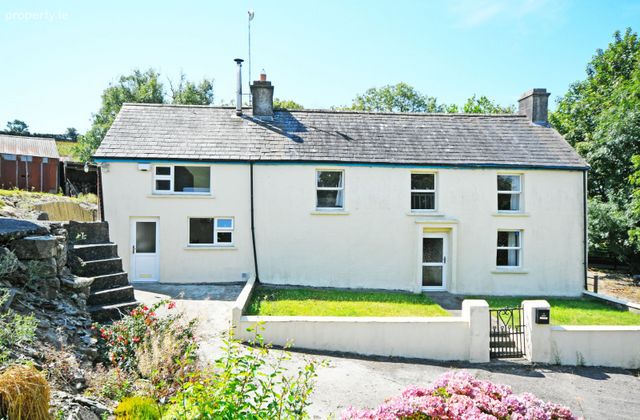 Slievegullane, Innishannon, Innishannon, Co. Cork - Click to view photos