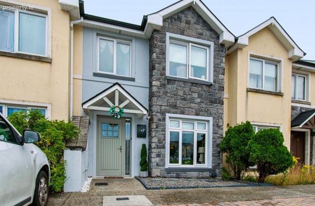 71 Springvale, Tubbercurry, Co. Sligo - Click to view photos
