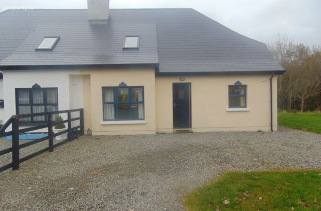 8 Old Killarney Village, Aghadoe, Killarney, Co. Kerry - Click to view photos