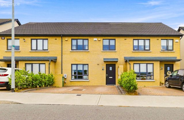 26 The Crescent, Silver Banks, Stamullen, Co. Meath - Click to view photos
