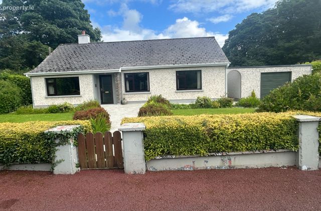 Rathanane, Kilcummin, Killarney, Co. Kerry - Click to view photos
