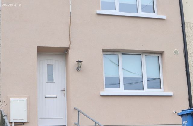 8 Pearse Avenue, Carrickmacross, Co. Monaghan - Click to view photos