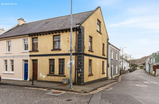 Corner House, Main Street, Carrick, Co. Donegal, Carrick, Co. Donegal - Click to view photos