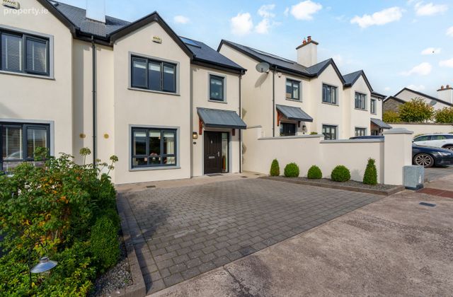 8 Springmount Wood, Glanmire, Co. Cork - Click to view photos