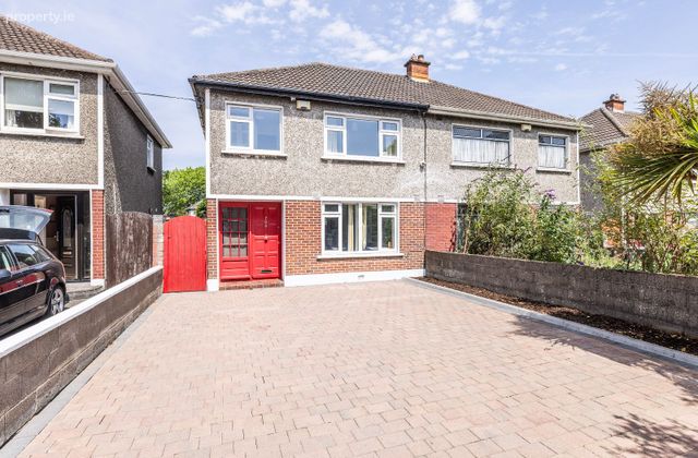 700 Collins Avenue Extension, Whitehall, Dublin 9 - Click to view photos