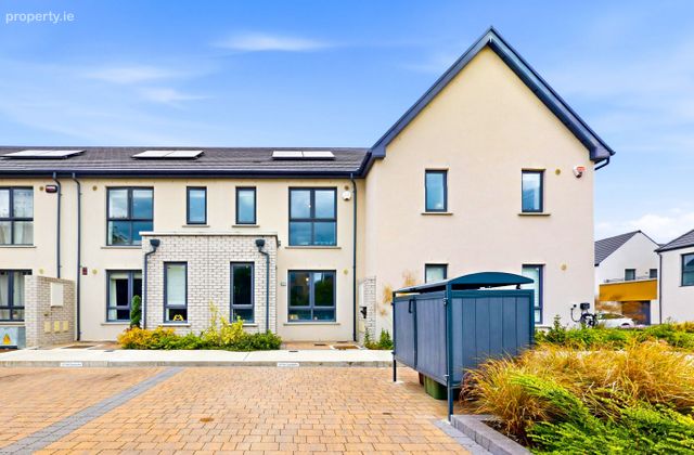 18 The Courtyard, Kilmartin Grove, Hollystown, Dublin 15 - Click to view photos